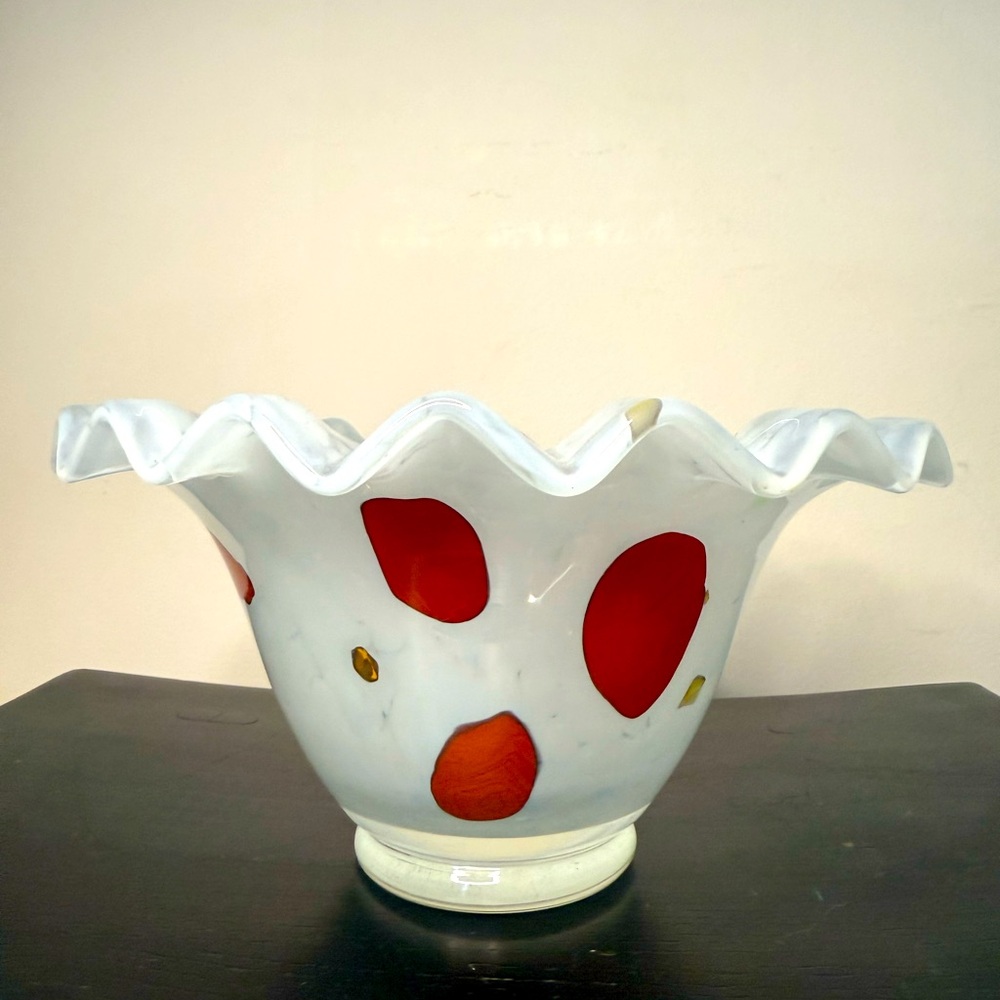 ❤️Vintage White  Ruffled Bowl with few red and yellow color design